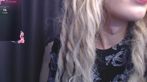 Snapshot of cassiemich chatting on 01-12-25, 12:23 Cassie online show from 01-12-25, 12:23