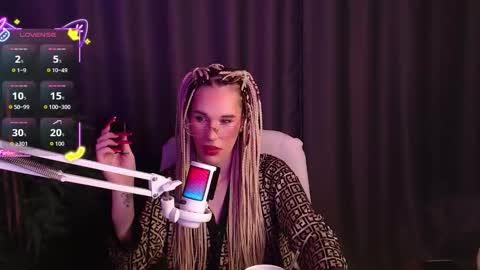 Snapshot of cassiemich chatting on 11-28-25, 07:00 Cassie online show from 11-28-25, 07:00