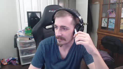 Snapshot of casuallycorrupt chatting on 10-14-25, 05:08 casuallycorrupt online show from 10-14-25, 05:08