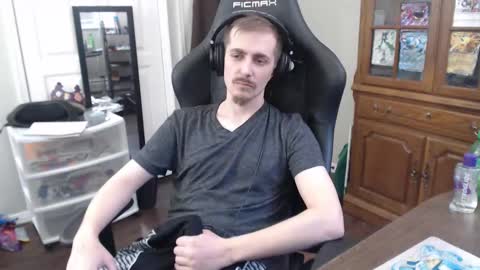 Snapshot of casuallycorrupt chatting on 10-20-25, 08:31 casuallycorrupt online show from 10-20-25, 08:31