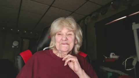 cat online show from 12-24-24, 07:55