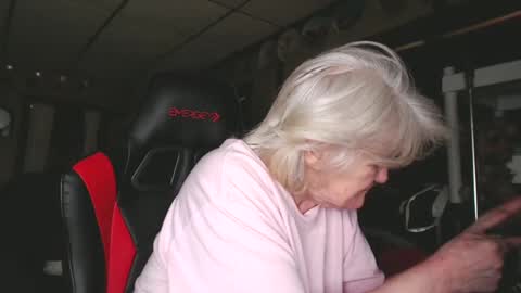 cat online show from 12-29-24, 04:40