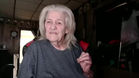 cat online show from 10-13-25, 04:29