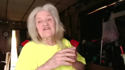 cat online show from 10-19-25, 04:07