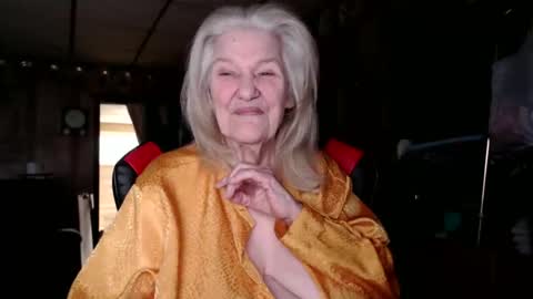 cat online show from 10-21-25, 04:19