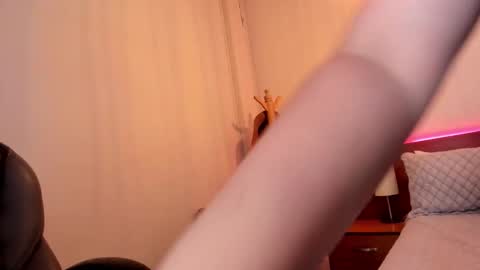 Snapshot of cat__moon__ chatting on 11-22-25, 07:13 Karol online show from 11-22-25, 07:13