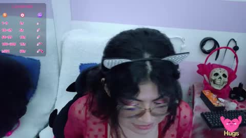 Snapshot of cat_white chatting on 10-24-25, 06:04 Cata online show from 10-24-25, 06:04