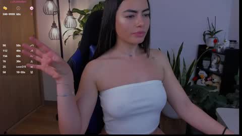 Snapshot of catalella_01 chatting on 02-22-25, 10:31 MACARENA online show from 02-22-25, 10:31