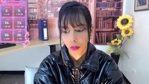 Snapshot of catalella_ar chatting on 10-12-25, 03:05 Queen Catalella online show from 10-12-25, 03:05