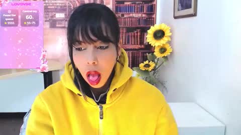 Snapshot of catalella_ar chatting on 10-17-25, 03:20 Queen Catalella online show from 10-17-25, 03:20
