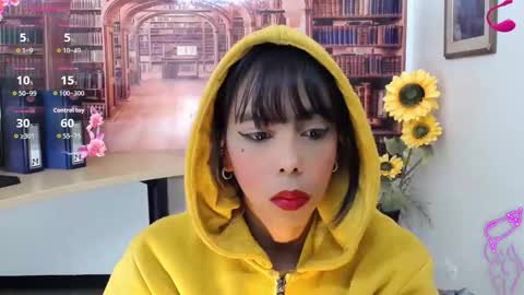 Snapshot of catalella_ar chatting on 10-19-25, 03:07 Queen Catalella online show from 10-19-25, 03:07