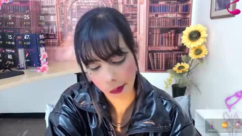 Snapshot of catalella_ar chatting on 10-28-25, 03:21 Queen Catalella online show from 10-28-25, 03:21