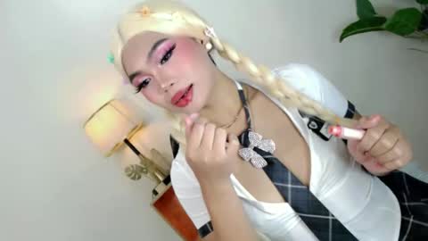 Snapshot of catalenax chatting on 11-16-25, 04:12 CatalenaX online show from 11-16-25, 04:12