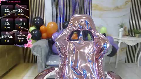 Snapshot of catalina5_s chatting on 10-30-25, 01:23 Catalina online show from 10-30-25, 01:23