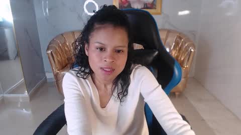 Snapshot of catalina5_s chatting on 12-19-25, 02:02 Catalina online show from 12-19-25, 02:02