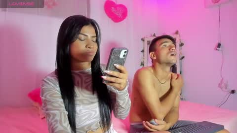 Snapshot of catalina_and_roger chatting on 02-06-25, 05:35 Cata y Roger online show from 02-06-25, 05:35