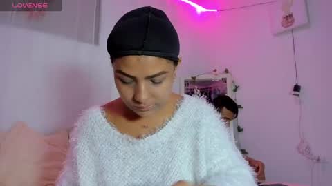 Snapshot of catalina_and_roger chatting on 02-07-25, 12:06 Cata y Roger online show from 02-07-25, 12:06