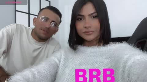 Snapshot of catalina_and_roger chatting on 02-15-25, 06:01 Cata y Roger online show from 02-15-25, 06:01