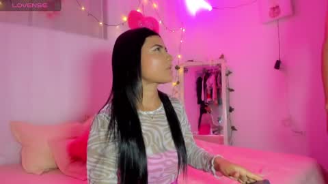 Snapshot of catalina_and_roger chatting on 02-20-25, 08:58 Cata y Roger online show from 02-20-25, 08:58