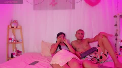 Snapshot of catalina_and_roger chatting on 02-27-25, 06:18 Cata y Roger online show from 02-27-25, 06:18