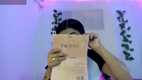 Snapshot of catalina_and_roger chatting on 10-03-25, 01:19 Cata y Roger online show from 10-03-25, 01:19