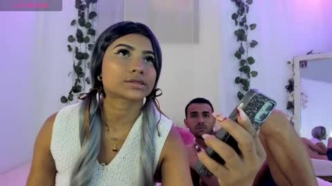 Snapshot of catalina_and_roger chatting on 10-10-25, 04:50 Cata y Roger online show from 10-10-25, 04:50