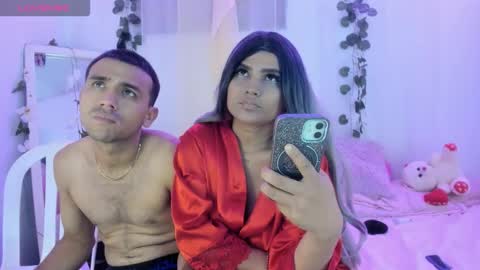 Snapshot of catalina_and_roger chatting on 11-15-25, 04:32 Cata y Roger online show from 11-15-25, 04:32