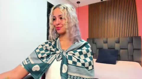 Snapshot of catalina_clark chatting on 12-01-25, 12:32 Catalina online show from 12-01-25, 12:32