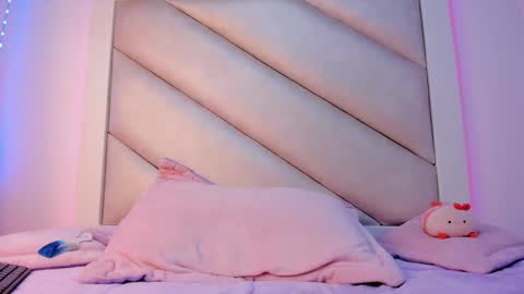 Snapshot of catalina_jade chatting on 09-10-25, 02:06 Cata online show from 09-10-25, 02:06