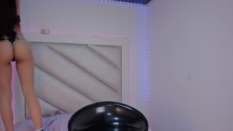 Snapshot of catalina_jade chatting on 09-15-25, 01:22 Cata online show from 09-15-25, 01:22