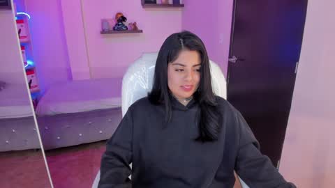 Snapshot of catalina_naughtyy chatting on 01-18-25, 01:08 Catalina online show from 01-18-25, 01:08