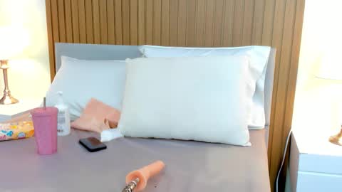 Catalina online show from 12-21-25, 01:07