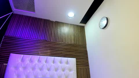 catalinamartinezz_ online show from 04-29-26, 01:04