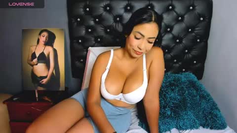 Snapshot of catalinamuss_ chatting on 05-12-26, 05:54 Catalina online show from 05-12-26, 05:54