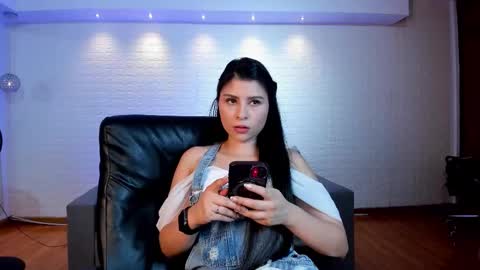 Catalina Santana online show from 10-18-25, 06:08