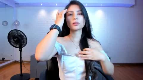 Catalina Santana online show from 10-22-25, 06:51