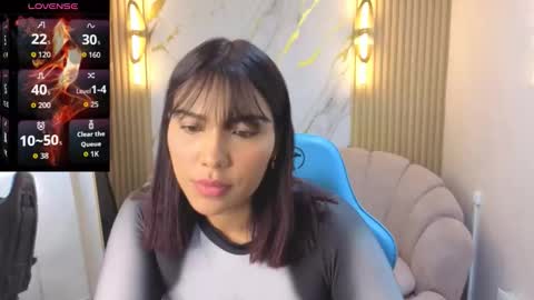 Snapshot of catherine_b_ chatting on 10-15-25, 07:58 catherin online show from 10-15-25, 07:58