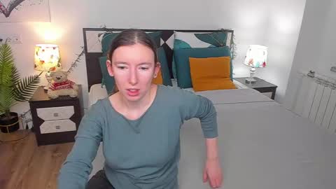 Catrin online show from 02-24-25, 05:33