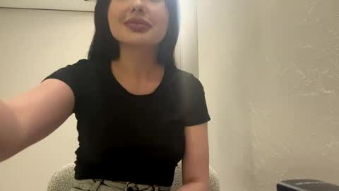Snapshot of catheywiswall chatting on 05-19-26, 06:36 Lisa online show from 05-19-26, 06:36