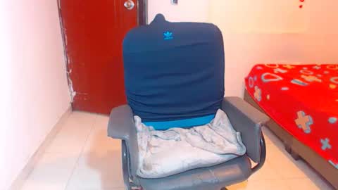 Snapshot of cathi_nahomi chatting on 11-30-25, 07:12 cathi_nahomi online show from 11-30-25, 07:12