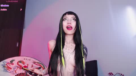 Snapshot of cati_petite chatting on 02-08-25, 09:25 Cati help me reach my goal of 100 thumbs up again 3 online show from 02-08-25, 09:25