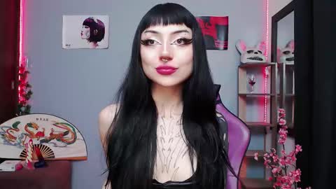 Snapshot of cati_petite chatting on 10-21-25, 09:37 Cati help me reach my goal of 100 thumbs up again 3 online show from 10-21-25, 09:37