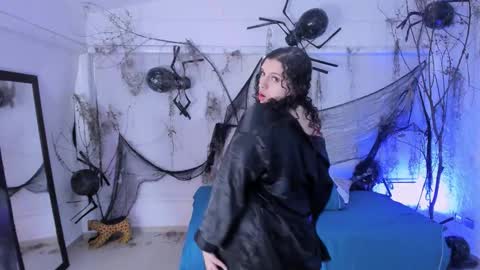 Catleya  online show from 10-28-25, 08:11