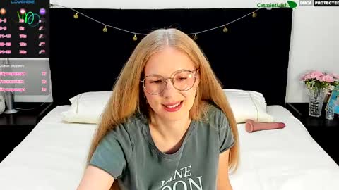 Snapshot of catmintlush chatting on 05-10-26, 11:32 CatmintLush online show from 05-10-26, 11:32