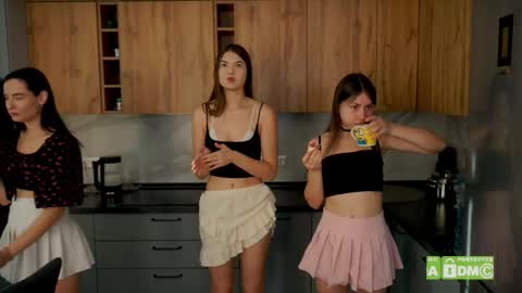 Snapshot of catolinanight chatting on 10-06-25, 05:16 catolinanight online show from 10-06-25, 05:16