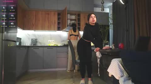 Snapshot of catolinanight chatting on 11-15-25, 06:00 catolinanight online show from 11-15-25, 06:00