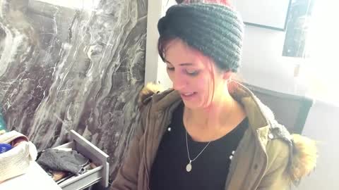 Snapshot of catt_evans1 chatting on 12-28-24, 08:58 CATT EVANS online show from 12-28-24, 08:58