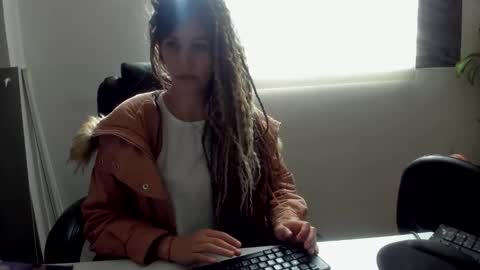 Snapshot of catt_evans1 chatting on 10-12-25, 08:52 CATT EVANS online show from 10-12-25, 08:52