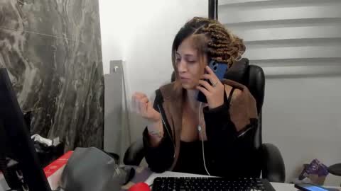 Snapshot of catt_evans1 chatting on 10-14-25, 11:49 CATT EVANS online show from 10-14-25, 11:49