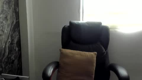 Snapshot of catt_evans1 chatting on 11-30-25, 08:02 CATT EVANS online show from 11-30-25, 08:02